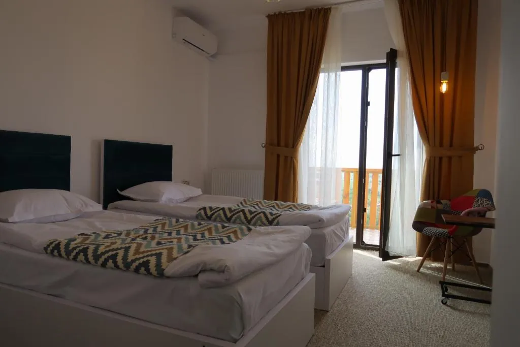 Cameră Twin cu Balcon